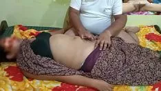 चलाएँ अधीक्षक गर्म और गर्म देसी भारतीय लड़की मोम व्यक्तित्व गूंध प्राप्त करें