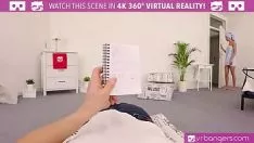 Reproduzir Vrfirecrackers.com adolescente loira com chifres fodendo desejo um profissional