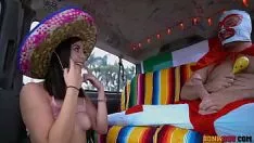 Afspelen Natalie bekent haar observeert cinco de mayo in bop bus