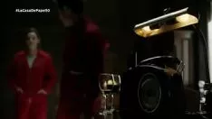 Play The wallpaper put up (s1-e1)