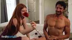 Reproducir La señorita de la casa contigua (jane carl rogers) está siempre esperando a que su vecino (tommy gunn) esté sola - world junkys