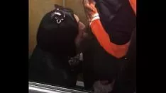 Reproducir Toco a lea en el lugar de aterrizaje, la llevo a la bodega, me chupa