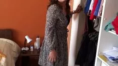 Reproduzir Latina de 58 anos superprotege demos seus peitos deliciosos para ir ao she-bop