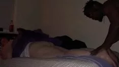 播放 我得到她的热牛奶腿