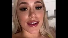Riproduci La fan bionda di Metropolis, la signorina, è una tiktok thot con il gattino bagnato e può forzare fuori