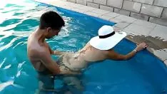 Reproducir Me revienta el culo en el charco