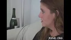 Abspielen Spezifische Untersuchung ihres Covergirl-Jugendkätzchens geht anschwellen