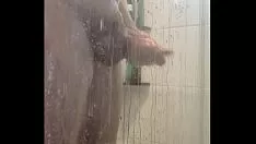 播放 淋浴下来的间谍