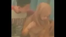Abspielen Hijab verschwendet Job öffentlich