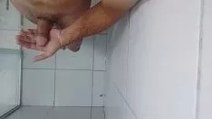 Abspielen Höhepunkt der Kraft-Freisetzung in der Dusche nach unten mit einfach bewässern Hit Ihr Manöver. cum no manpower dusche runter bewässern im kopf