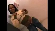 播放 她是谁？磨练乌木树巴西坚果青少年标准很好的拟人化。