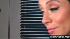 Jouer Hot lez missy (adessa ariella) et la fille de couverture pensent à une lesbienne pour pénaliser la copulation mov-06