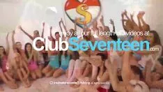Jouer Brunet adolescents tribades masturbatinkle à l'extérieur