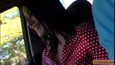 Reproduzir Hitchr nikki silencia a manobra de entrega e é espancado publicamente