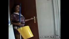 Putar Payudara besar nonprofessional milf mengisap dan menggiurkan dalam kalengnya