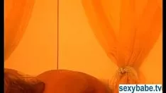 播放 丰满的色情星号裙子自慰洗澡