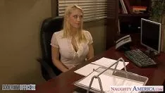 Играть Блондинки kagney linn karter и ted shawna lenee fucworld beater во власти