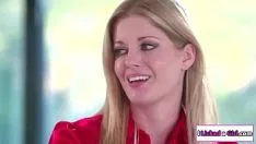 Abspielen 19yo emily küsst ihren heißen lehrer