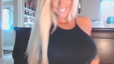 Putar Bosomy pirang milf hutan belantara onanisme pada webcam ★ pornsprain.com