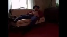 Riproduci Il cowboy kspigbear si masturba dopo una lunga giornata di lavoro