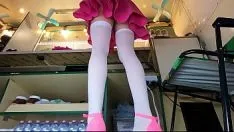 再生 スカートの露出を確認するさまざまなスカートをチェックするアリス
