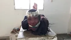 Reproducir ¡una embaucadora de 18 años amordazada con una estricta corbata y con una loca envoltura de pantimedias!