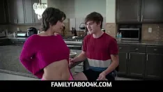 Oynat Familytaboo4k - tyler cruse evin yeni erkeği olur ve ona tüm cinsel ihtiyaçlarını verir