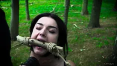 Redare Fetiță supusă fierbinte se trage tare și lovitură în porno bdsm se termină cu înghițirea esperma