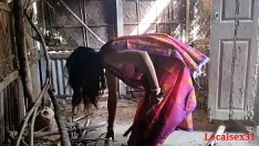 चलाएँ गाँव की पत्नी की घर के बाहर कुत्ते शैली में चुदाई (localsex31 द्वारा आधिकारिक वीडियो)
