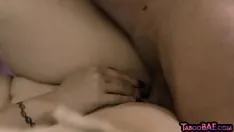 播放 继母和继女在继父的阴部