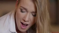 Reproduzir Peituda MILF Alexis Crystal pega o pau grande de Yanick Shaft em várias posições