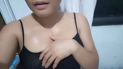 Jouer Belle-mère aux gros seins en sueur et naturels dégouline de sexe : porno amateur