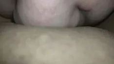 播放 我的男朋友在客厅里用他的犯罪集团吸引我