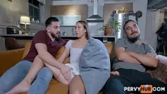 Reproducir Petite Teen Violet Reign se pone duro en POV Date Night