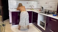 Jouer Les désirs anaux tabous de Stepmom remplis dans la cuisine