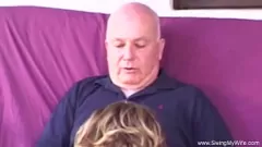 Redare Nerdy Milf devine anal threesome dracu cu străini cumshots
