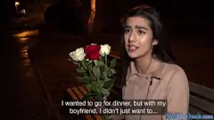 再生 セクシーなユーロ美女が情熱的な正常位セックスの前にあなたのペニスをしゃぶるこのハメ撮りアクションをお楽しみください