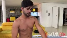 Reproduzir Ele veio aqui para se divertir comigo e terminou ativo em uma casa com o nosso campeão