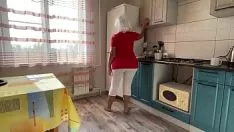 Putar Treadmom dengan pantat besar mengisap sepatu karet dan memiliki sodomi dengan putranya di kspoilen