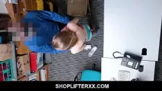 Reproducir Rubia delgada con frecuencia después de que catharina petrov adora adquirir su gatito-gato eaton out